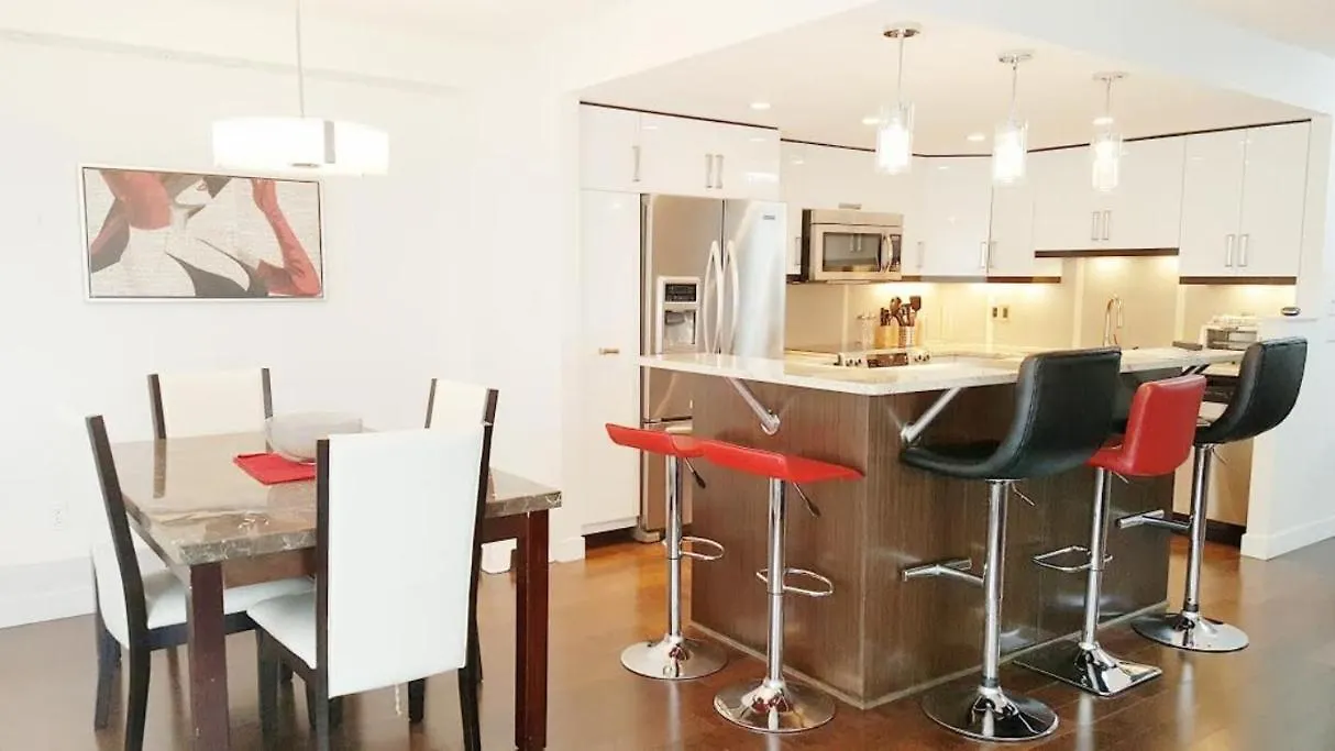 Discover Tranquility In This 2 Bed Townhouse فانكوفر بيت للعطل